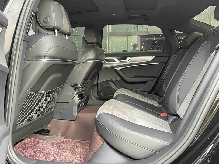 Фото 5 - Audi A6L