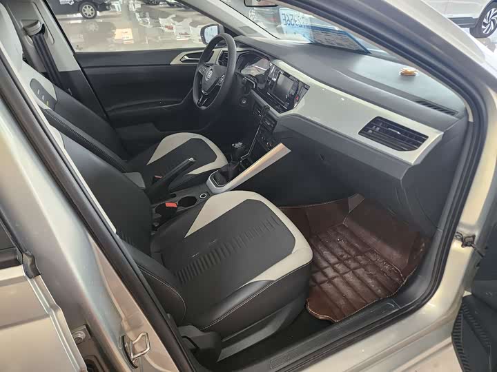 Фото 5 - Volkswagen Polo