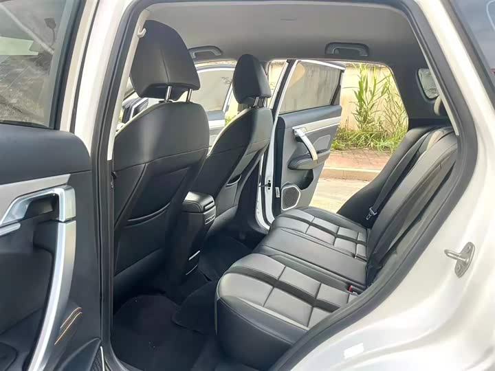 Фото 9 - Geely Coolray