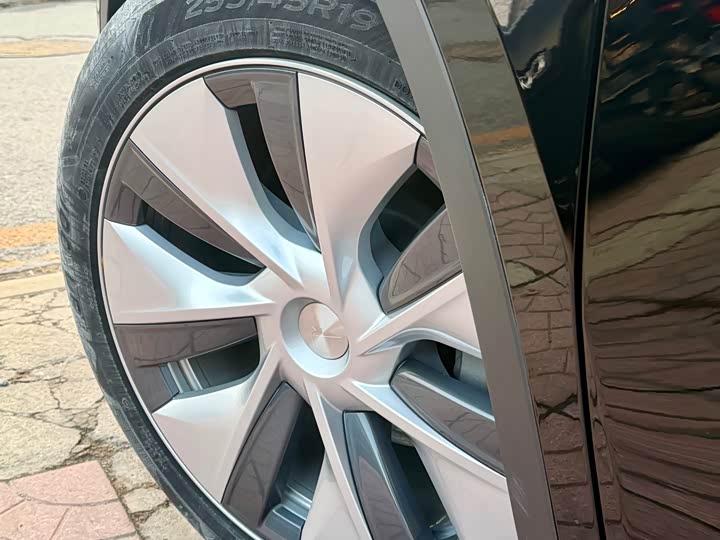 Фото 3 - Tesla Model Y