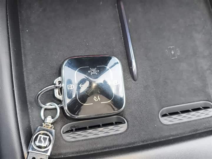 Фото 9 - Zeekr 007