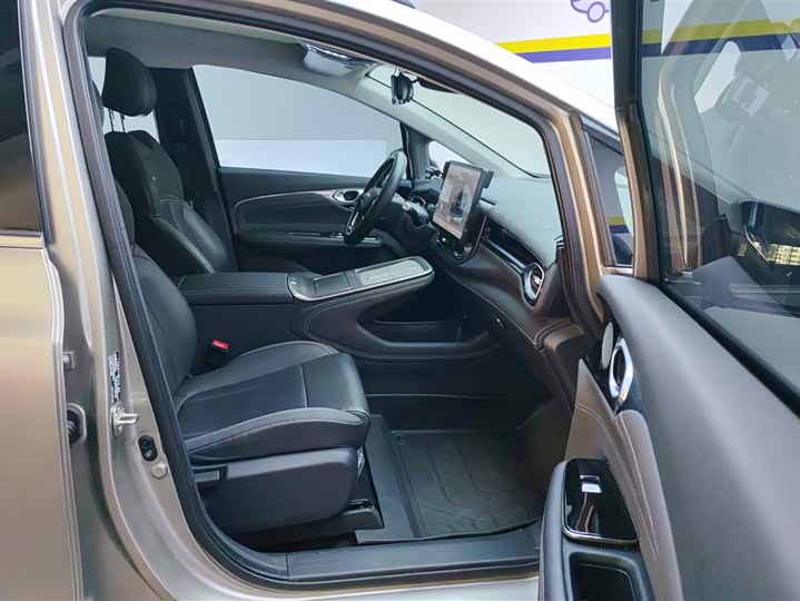 Фото 8 - GAC Aion V