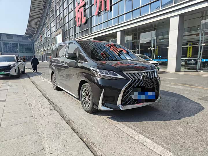 Фото 3 - Lexus LM