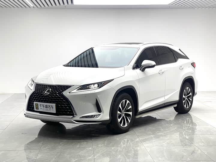 Фото 1 - Lexus RX