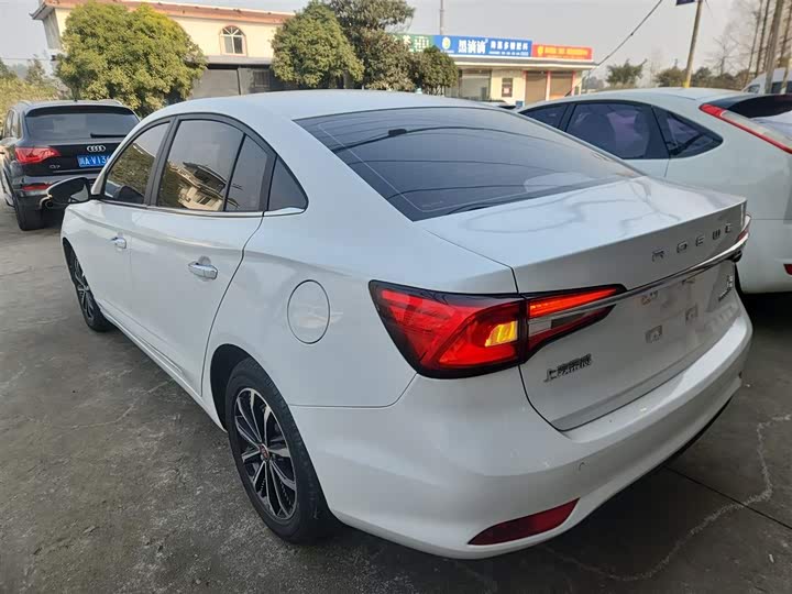 Фото 5 - Roewe i5