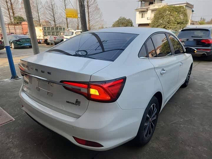 Фото 7 - Roewe i5