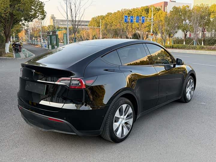 Фото 8 - Tesla Model Y