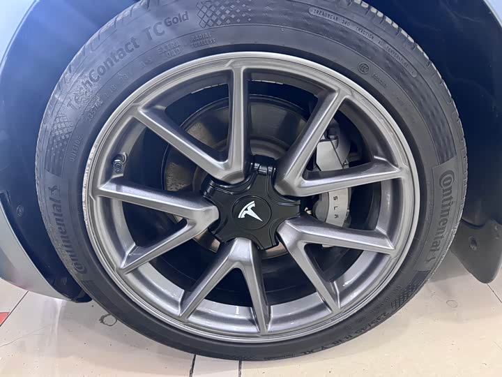 Фото 2 - Tesla Model 3