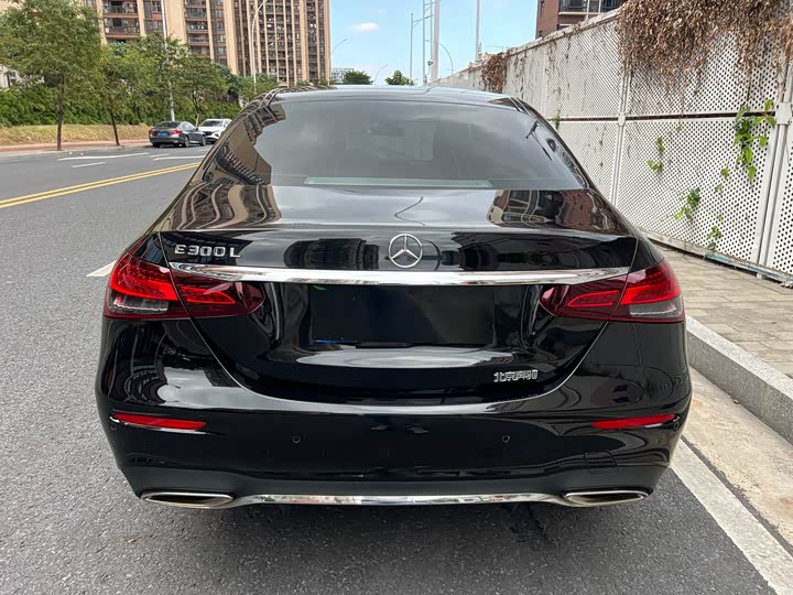 Фото 5 - Mercedes-Benz E-Class