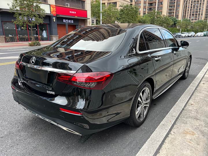 Фото 7 - Mercedes-Benz E-Class