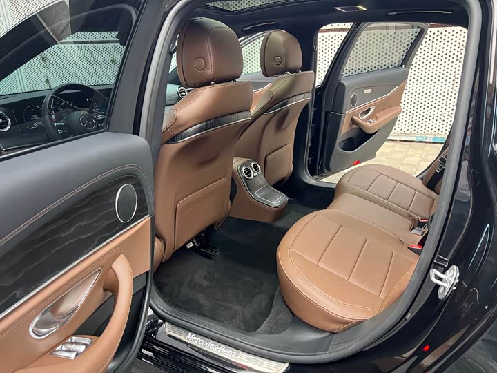 Фото 9 - Mercedes-Benz E-Class