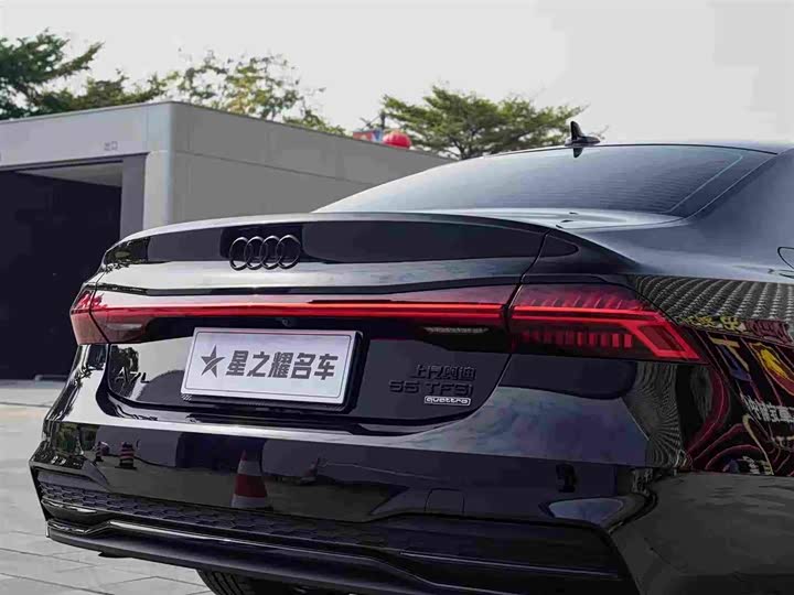 Фото 6 - Audi A7L