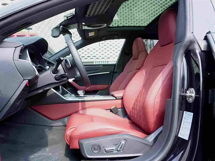 Фото 8 - Audi A7L