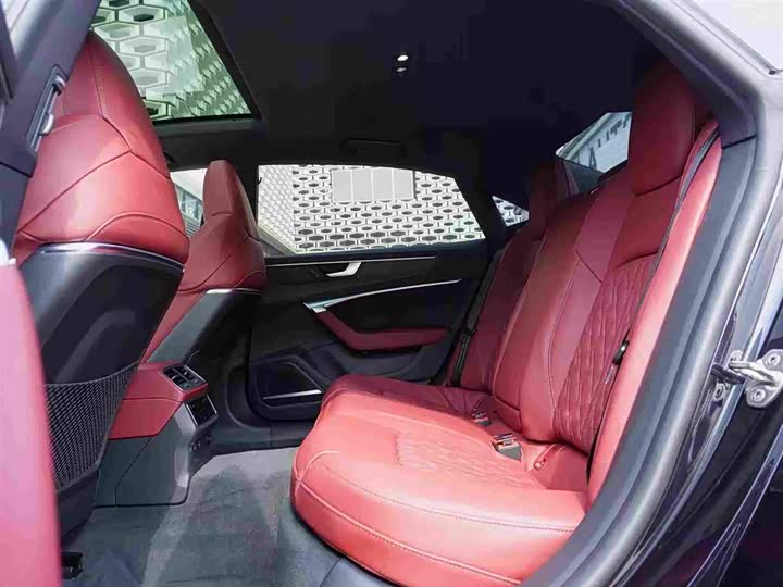 Фото 9 - Audi A7L