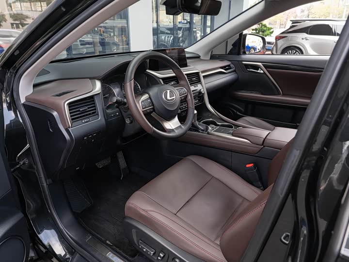 Фото 9 - Lexus RX