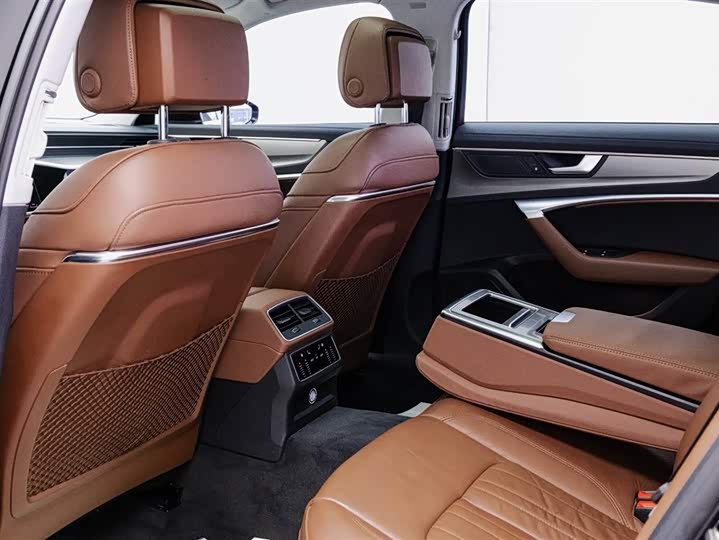 Фото 7 - Audi A6L