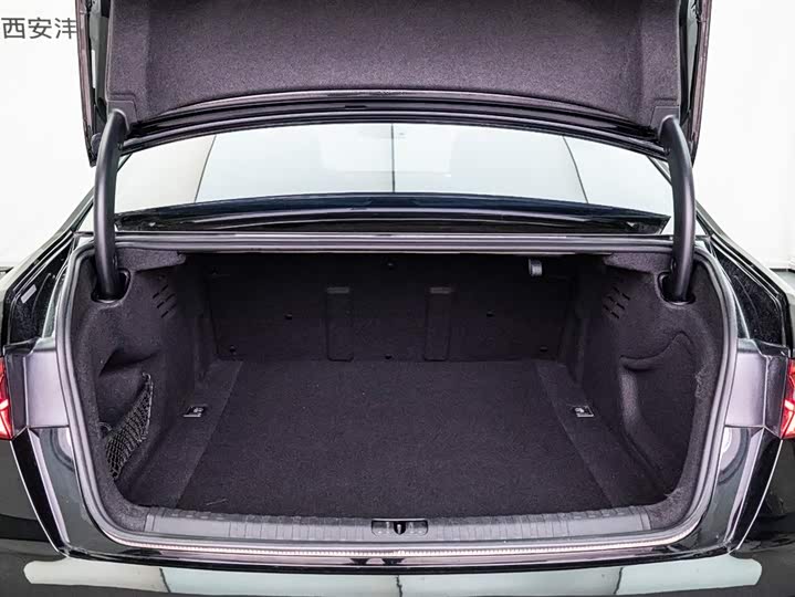 Фото 9 - Audi A6L