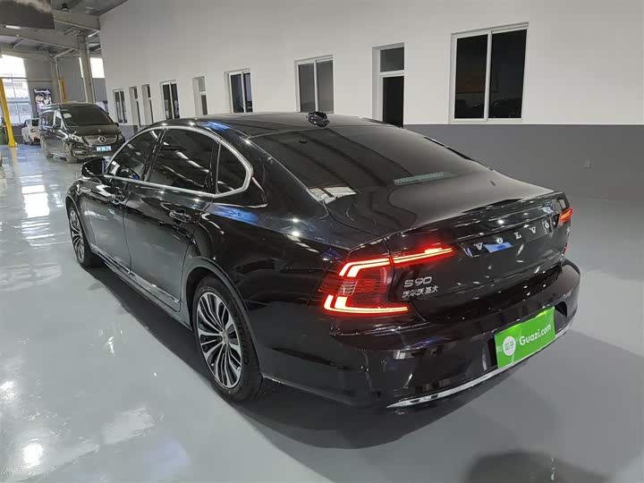 Фото 5 - Volvo S90