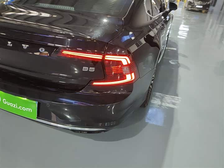 Фото 8 - Volvo S90