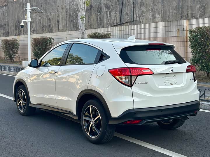 Фото 7 - Honda Vezel