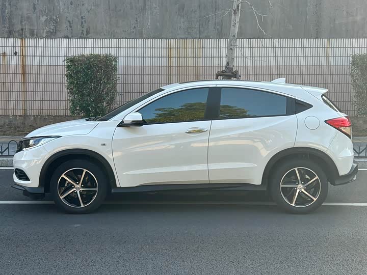 Фото 8 - Honda Vezel