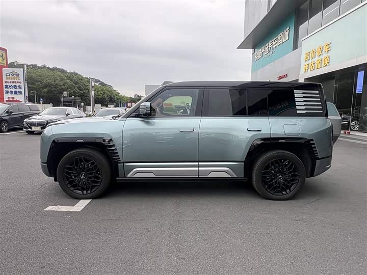 Фото 3 - BYD Yangwang U8