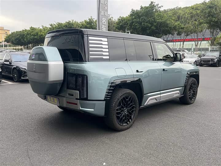 Фото 5 - BYD Yangwang U8