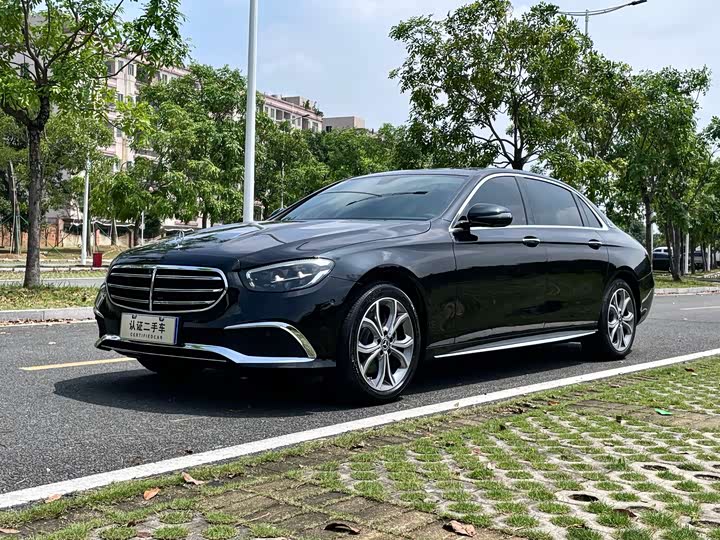 Фото 1 - Mercedes-Benz E-Class