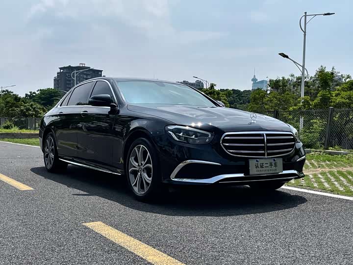 Фото 3 - Mercedes-Benz E-Class