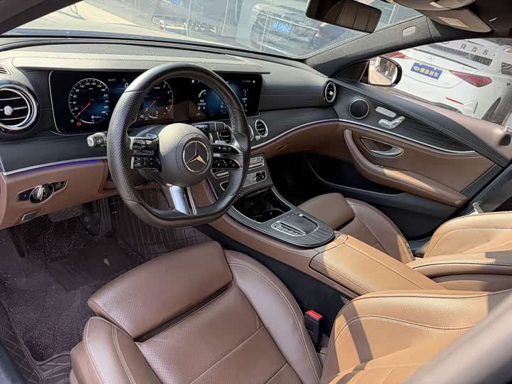 Фото 5 - Mercedes-Benz E-Class