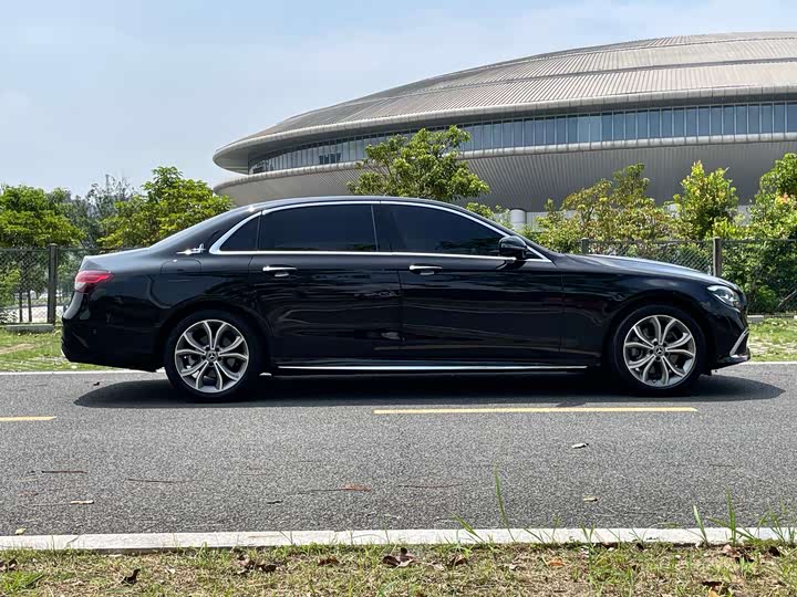 Фото 7 - Mercedes-Benz E-Class