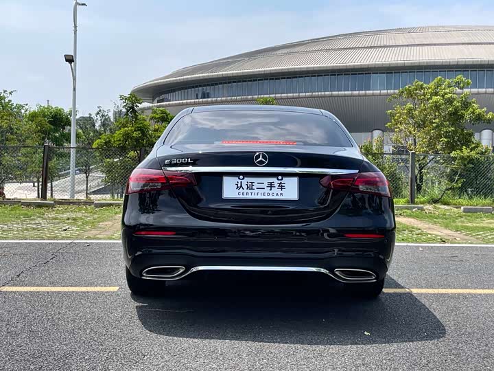 Фото 9 - Mercedes-Benz E-Class