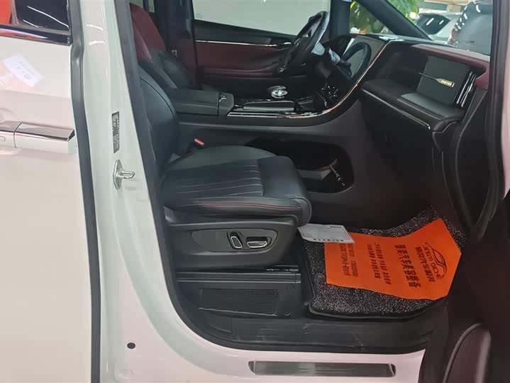 Фото 8 - GAC Trumpchi M8