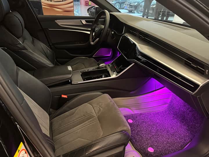 Фото 6 - Audi A6L