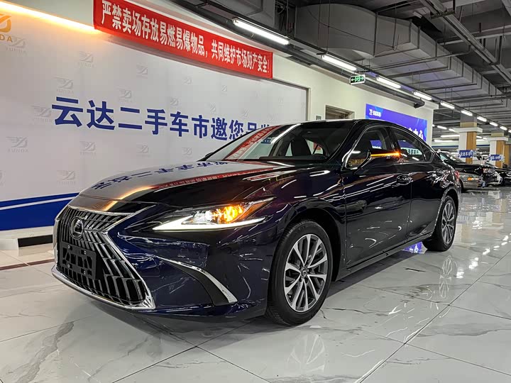 Фото 2 - Lexus ES