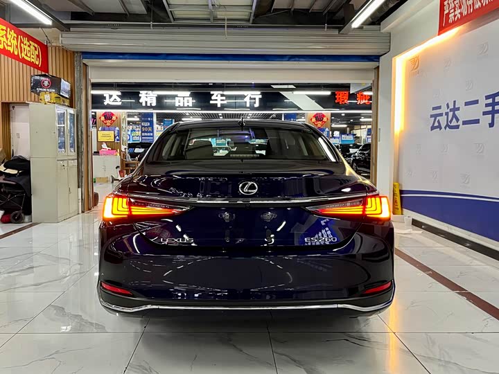 Фото 4 - Lexus ES