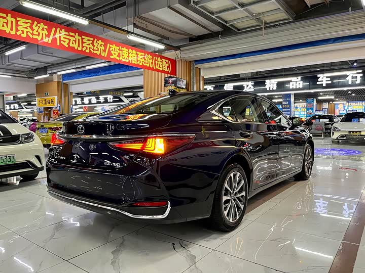 Фото 5 - Lexus ES