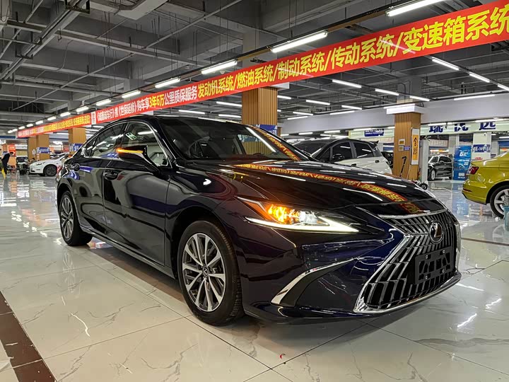 Фото 6 - Lexus ES