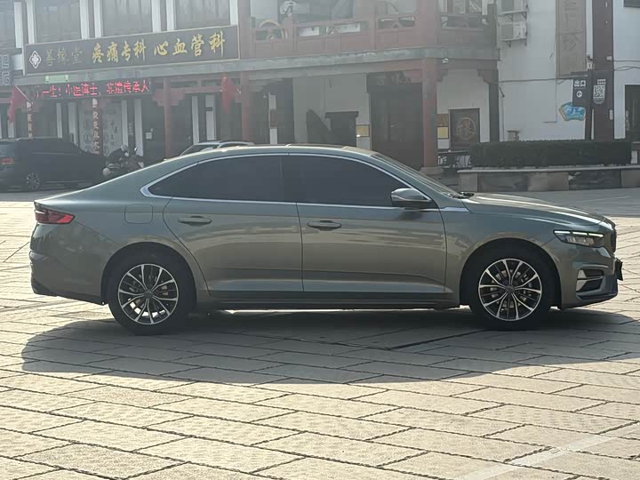 Фото 4 - Geely Preface