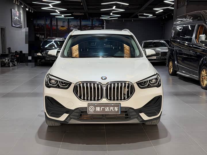 Фото 2 - BMW X1