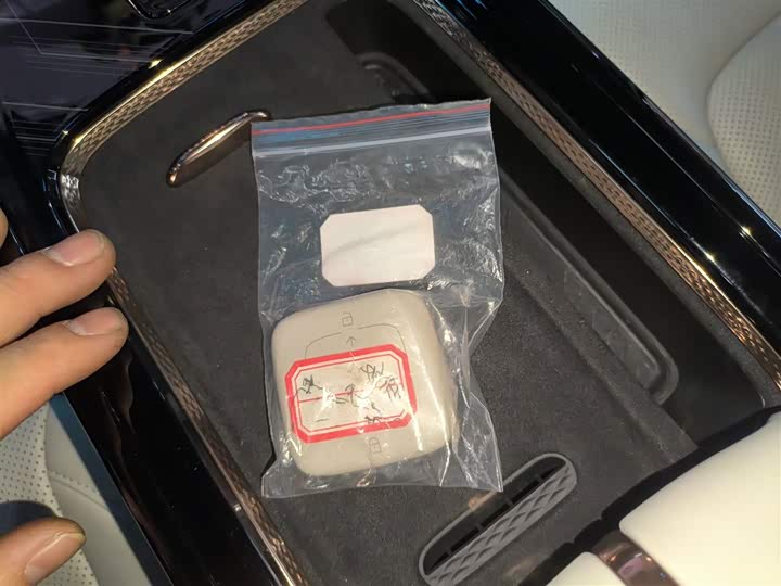 Фото 9 - Zeekr Mix