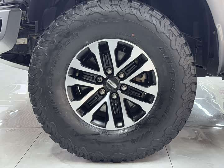 Фото 9 - Ford F-150 Raptor