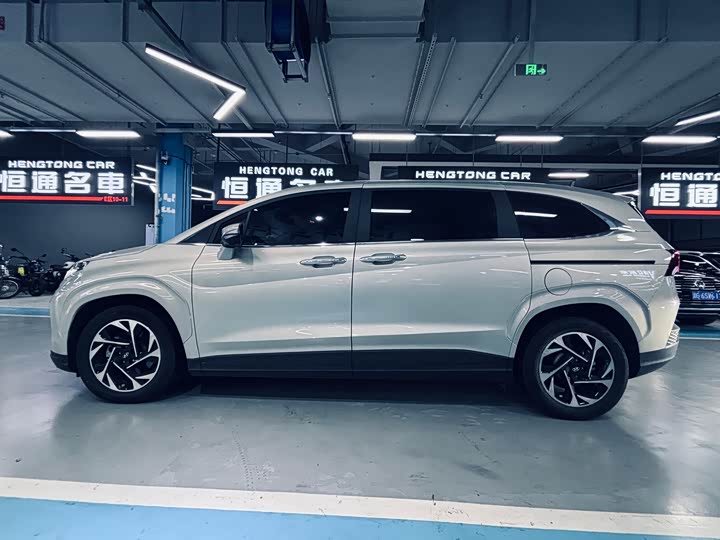 Фото 2 - Hyundai Custo