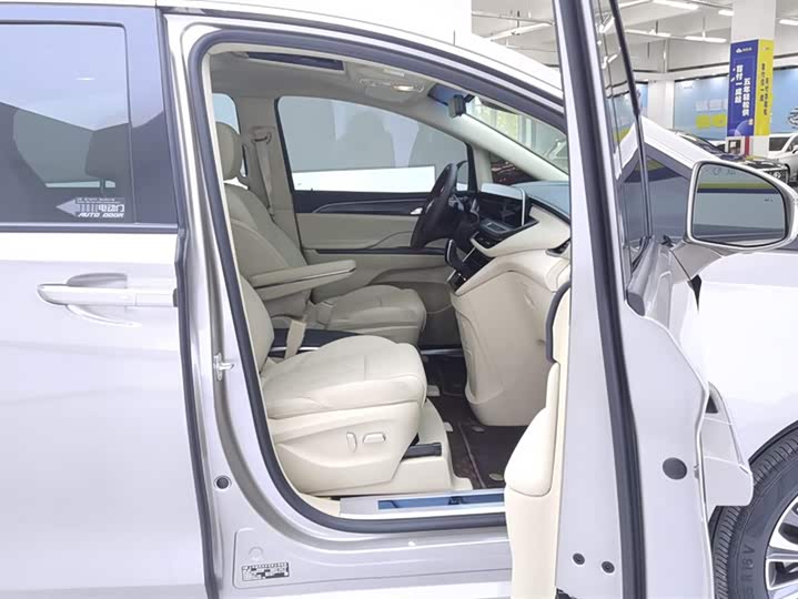 Фото 8 - Buick GL8 ES