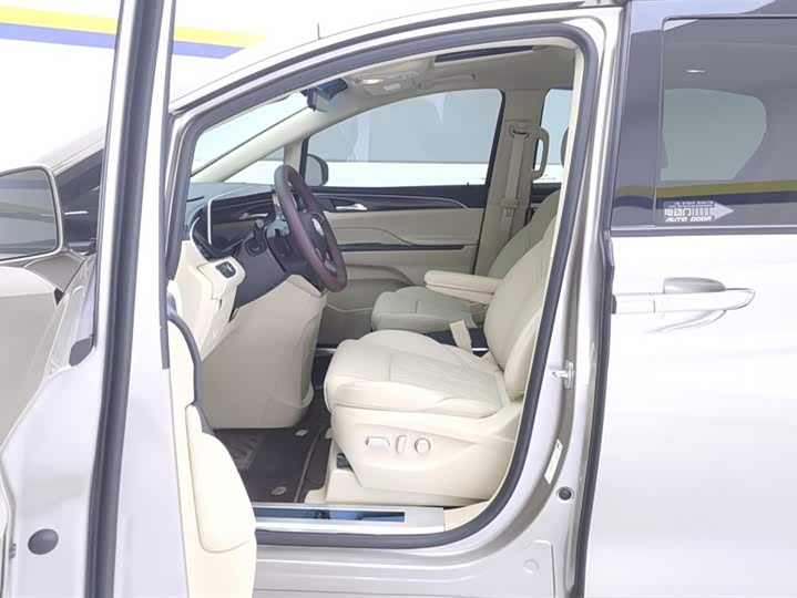 Фото 9 - Buick GL8 ES