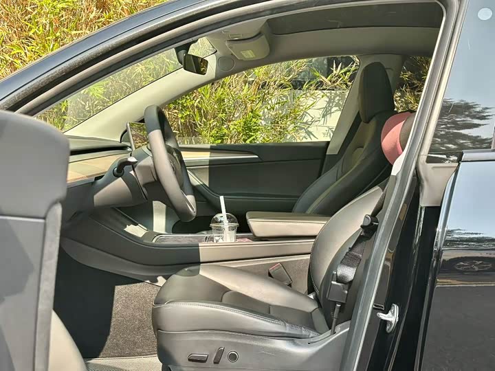 Фото 6 - Tesla Model Y