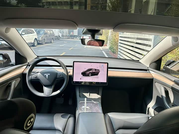 Фото 8 - Tesla Model Y