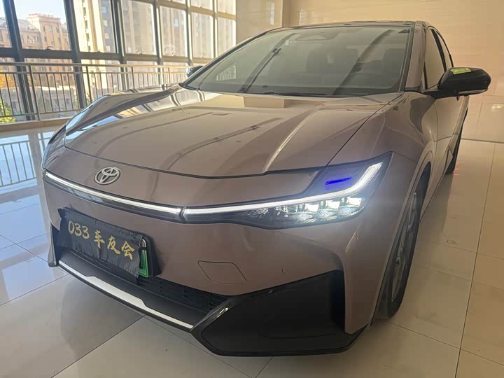 Фото 1 - Toyota bZ3