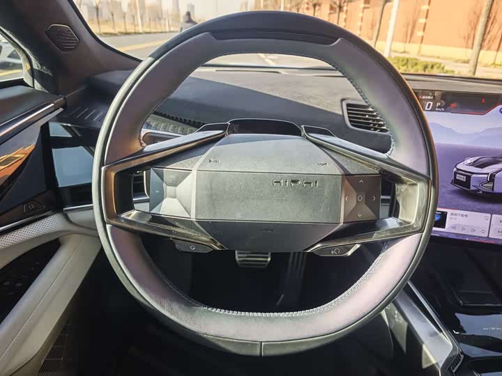 Фото 8 - HiPhi Z