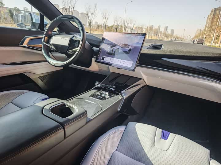 Фото 9 - HiPhi Z